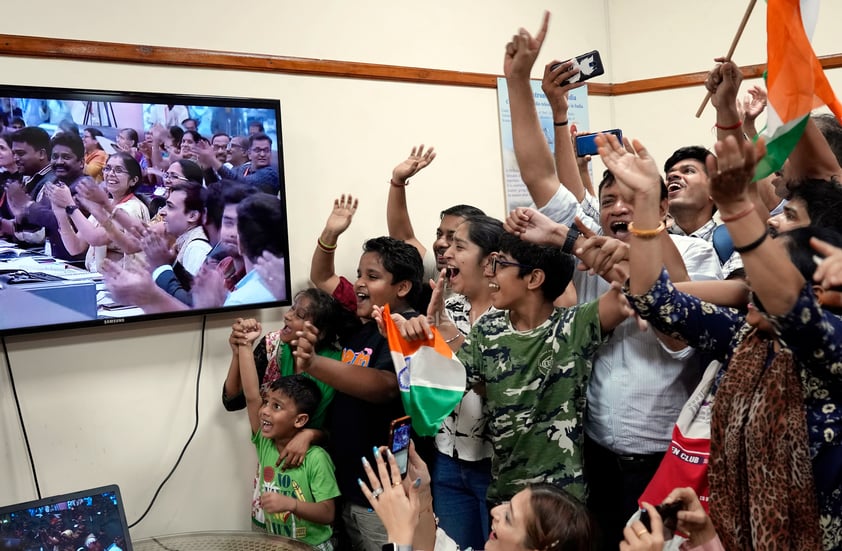 La misión espacial Chandrayaan-3 logró ayer el primer alunizaje en el polo sur de la Luna y representa, en palabras de José Franco, investigador del Instituto de Astronomía de la Universidad Nacional Autónoma de México (UNAM), “un hito para la India”, ya que también se trata de la primera vez que India aluniza suavemente.