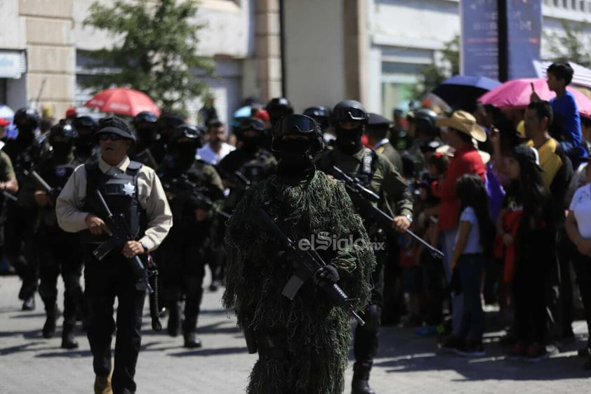 El desfile es en conmemoración del aniversario del inicio de la lucha por la Independencia de México.