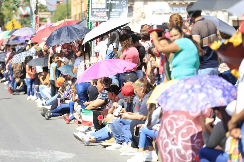 El desfile es en conmemoración del aniversario del inicio de la lucha por la Independencia de México.