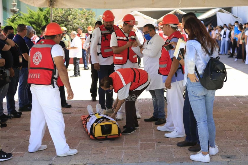 En conmemoración del Día Nacional de Protección Civil, personal y derechohabientes del ISSSTE Durango participaron en simulacro.