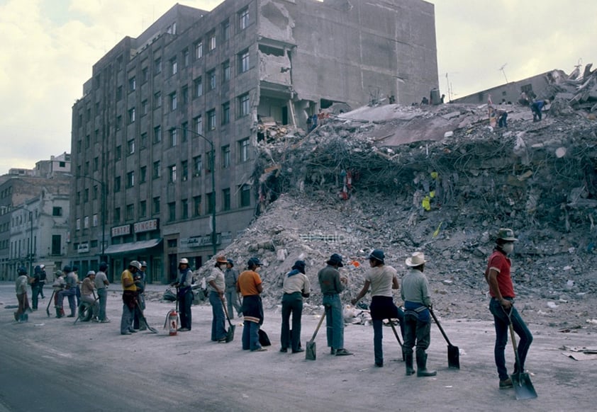 El terremoto de 1985, con una magnitud de 8.1 en la escala de Richter, dejó una profunda marca en la historia del país. Golpeando la Ciudad de México en esta misma fecha hace 38 años, el desastre se cobró miles de vidas y causó un grave daño estructural en la capital.