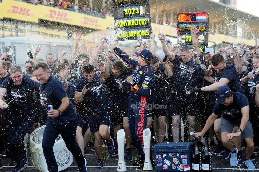 El neerlandés Max Verstappen ganó la carrera del Gran Premio de Japón en la que dominó con claridad y en la que los dos McLaren, del británico Lando Norris y el australiano Oscar Piastri, le acompañaron en el podio, en segunda y tercera posición, respectivamente.