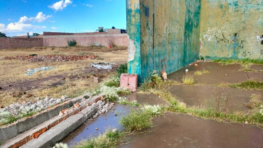 La infraestructura se ha derruido debido a la carencia de mantenimiento y los actos deliberados de destrucción.