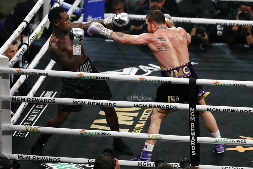 Una victoria que sabe a poco, Saúl 'Canelo' Álvarez retuvo con éxito los cuatro títulos de los supermedianos ante Jermell Charlo, salió con el brazo en alto, pero con una deuda personal, ya que el triunfo fue por decisión y no por nocaut como anhelaba.