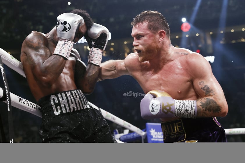 Una victoria que sabe a poco, Saúl 'Canelo' Álvarez retuvo con éxito los cuatro títulos de los supermedianos ante Jermell Charlo, salió con el brazo en alto, pero con una deuda personal, ya que el triunfo fue por decisión y no por nocaut como anhelaba.