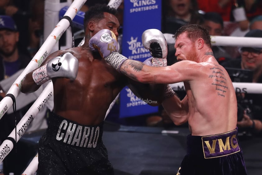 Una victoria que sabe a poco, Saúl 'Canelo' Álvarez retuvo con éxito los cuatro títulos de los supermedianos ante Jermell Charlo, salió con el brazo en alto, pero con una deuda personal, ya que el triunfo fue por decisión y no por nocaut como anhelaba.