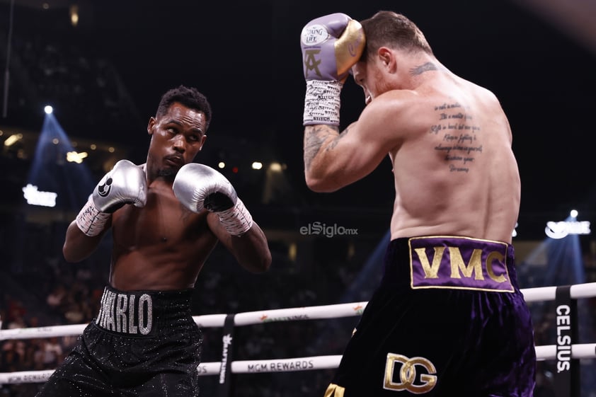 Una victoria que sabe a poco, Saúl 'Canelo' Álvarez retuvo con éxito los cuatro títulos de los supermedianos ante Jermell Charlo, salió con el brazo en alto, pero con una deuda personal, ya que el triunfo fue por decisión y no por nocaut como anhelaba.