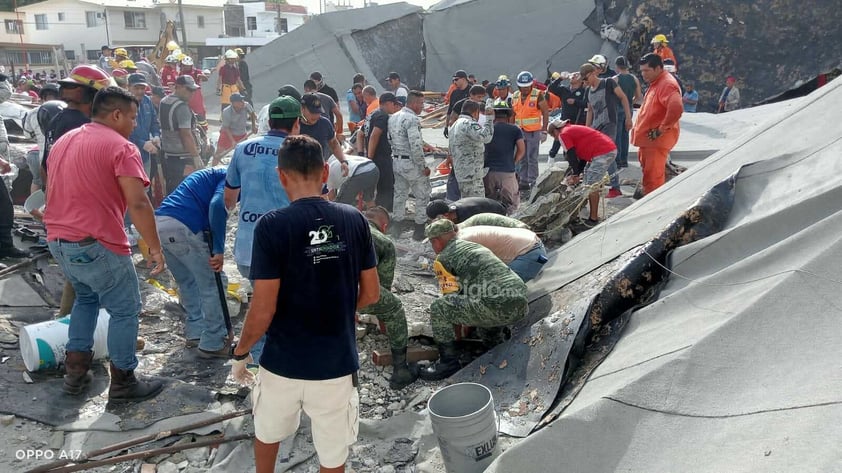 Elementos de los cuerpos de emergencia y vecinos del lugar, atendieron a personas lesionadas, quienes se encontraban en la parroquia de la Santa Cruz, en Ciudad Madero, cuyo techo se desplomó.