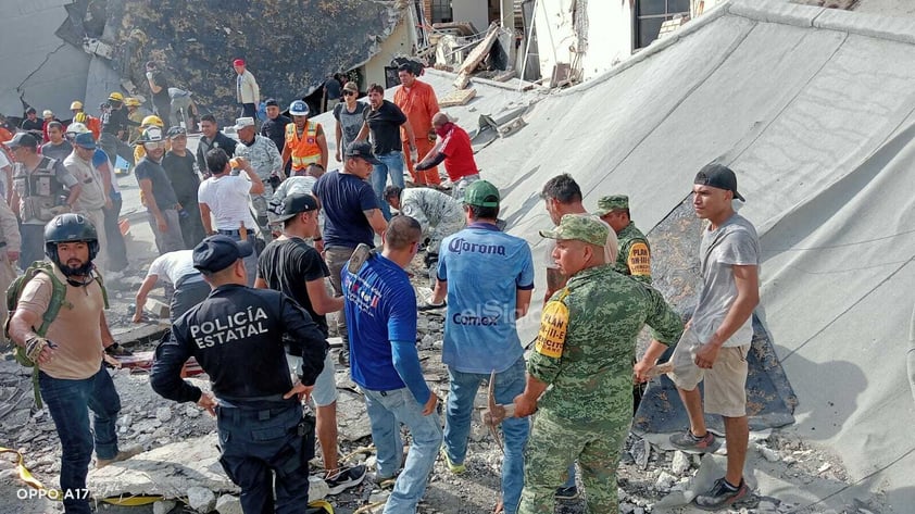 Elementos de los cuerpos de emergencia y vecinos del lugar, atendieron a personas lesionadas, quienes se encontraban en la parroquia de la Santa Cruz, en Ciudad Madero, cuyo techo se desplomó.