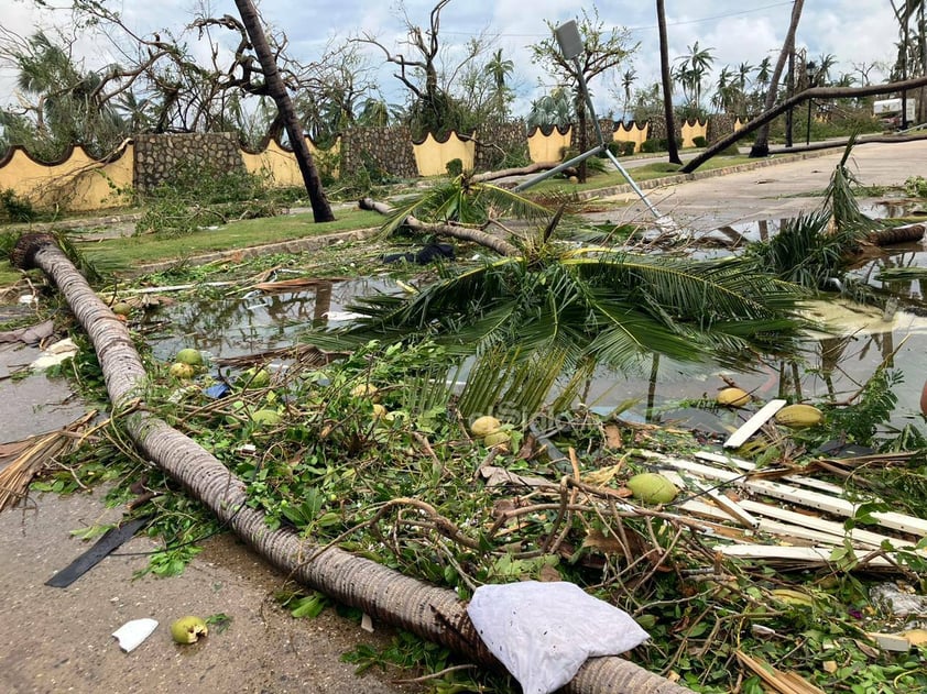 Las imágenes que ha dejado el impacto del huracán Otis en Acapulco, Guerrero, siguen siendo sorprendentes, pues además de los problemas de comunicación y la falta de energía eléctrica, los daños en la infraestructura han sido graves.