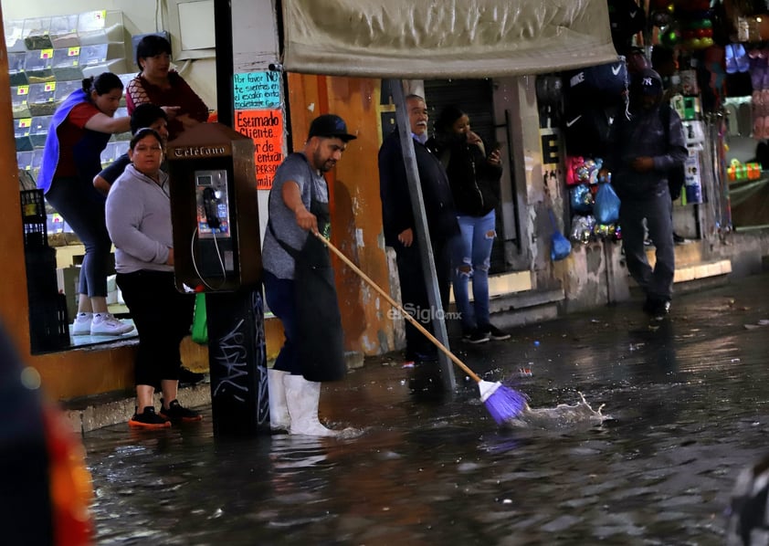 Una fuerte precipitación sorprendió a la ciudad capital