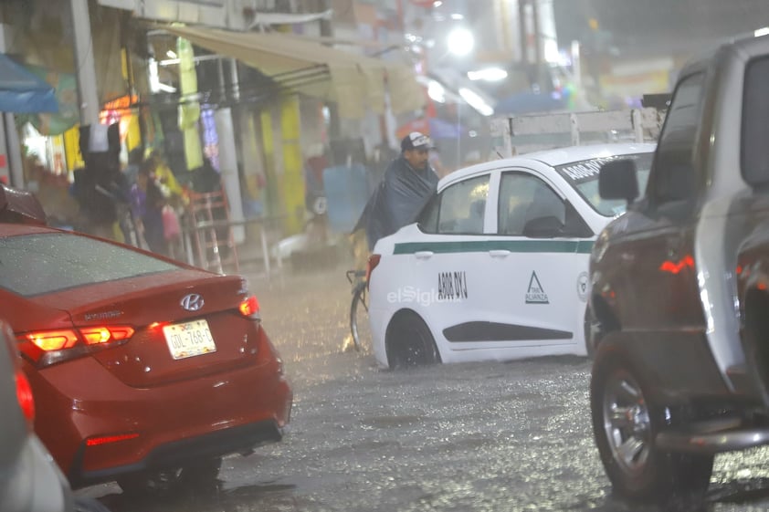 Una fuerte precipitación sorprendió a la ciudad capital