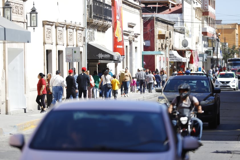 Duranguenses acuden al centro histórico a realizar compras durante el Buen Fin