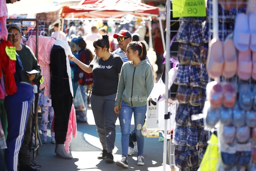 Duranguenses acuden al centro histórico a realizar compras durante el Buen Fin