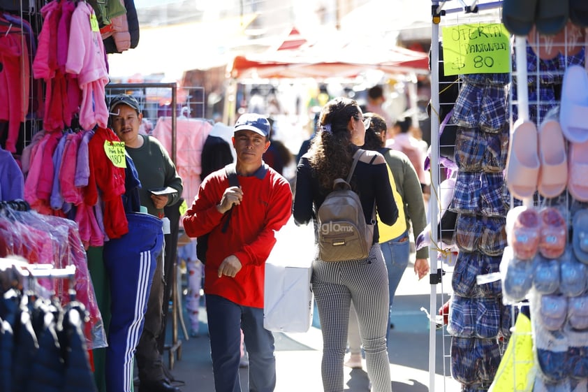 Duranguenses acuden al centro histórico a realizar compras durante el Buen Fin