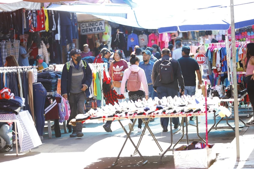 Duranguenses acuden al centro histórico a realizar compras durante el Buen Fin