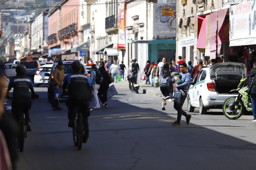 Duranguenses acuden al centro histórico a realizar compras durante el Buen Fin