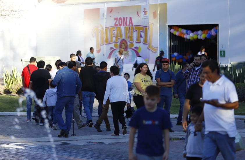 Este domingo, miles de duranguenses se unieron a la causa de llevar juguetes a los niños, a través de su participación en la Kermesse de la familia.