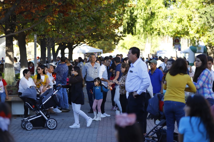 Este domingo, miles de duranguenses se unieron a la causa de llevar juguetes a los niños, a través de su participación en la Kermesse de la familia.