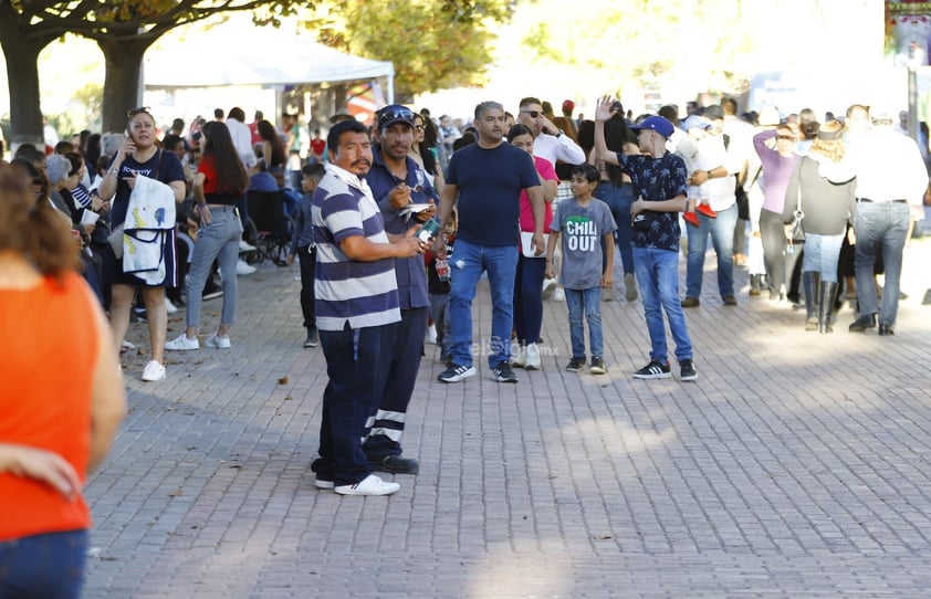 Este domingo, miles de duranguenses se unieron a la causa de llevar juguetes a los niños, a través de su participación en la Kermesse de la familia.