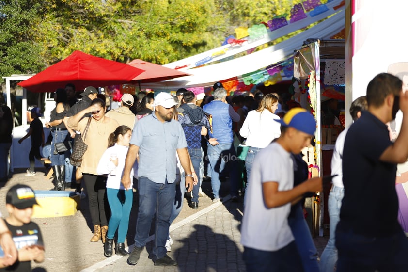 Este domingo, miles de duranguenses se unieron a la causa de llevar juguetes a los niños, a través de su participación en la Kermesse de la familia.