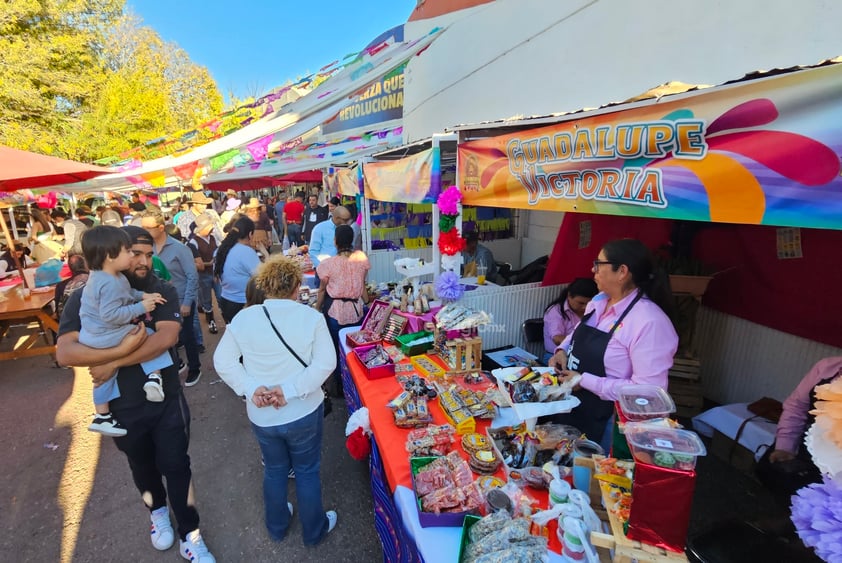 Este domingo, miles de duranguenses se unieron a la causa de llevar juguetes a los niños, a través de su participación en la Kermesse de la familia.