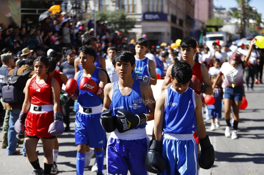 Cientos de familias, se dieron cita este lunes 20 de noviembre, para presenciar el desfile cívico deportivo, con motivo del 113 Aniversario del inicio de la Revolución Mexicana.