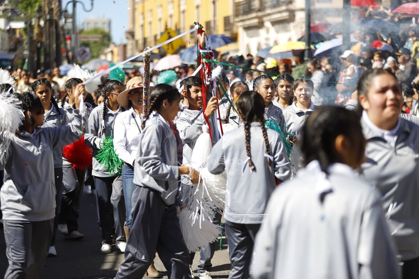 Cientos de familias, se dieron cita este lunes 20 de noviembre, para presenciar el desfile cívico deportivo, con motivo del 113 Aniversario del inicio de la Revolución Mexicana.