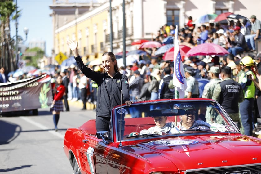 Cientos de familias, se dieron cita este lunes 20 de noviembre, para presenciar el desfile cívico deportivo, con motivo del 113 Aniversario del inicio de la Revolución Mexicana.