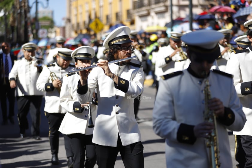 Cientos de familias, se dieron cita este lunes 20 de noviembre, para presenciar el desfile cívico deportivo, con motivo del 113 Aniversario del inicio de la Revolución Mexicana.