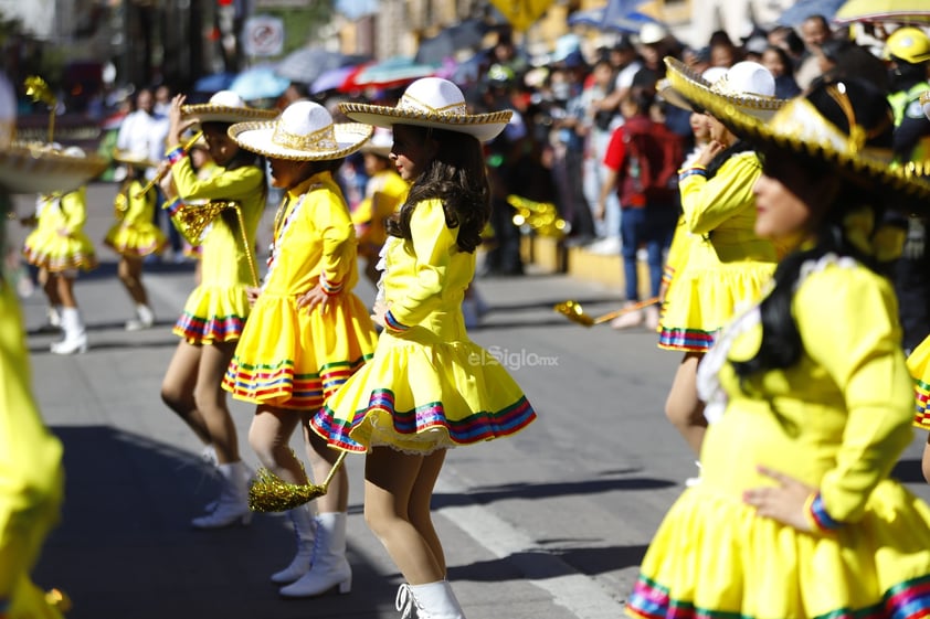 Cientos de familias, se dieron cita este lunes 20 de noviembre, para presenciar el desfile cívico deportivo, con motivo del 113 Aniversario del inicio de la Revolución Mexicana.