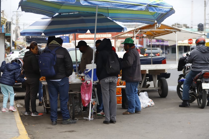 Este miércoles se reportaron bajas temperaturas en la capital duranguense, a pesar de eso, ciudadanos salieron a realizar sus actividades de manera cotidiana.