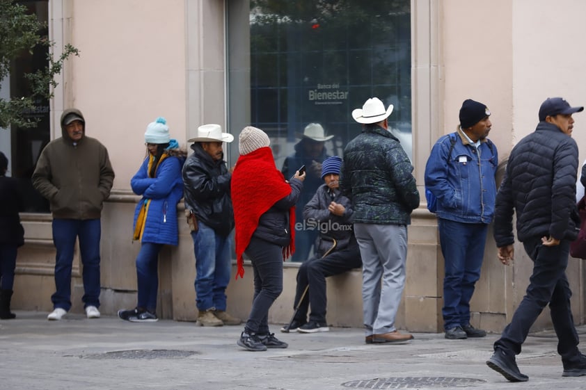 Este miércoles se reportaron bajas temperaturas en la capital duranguense, a pesar de eso, ciudadanos salieron a realizar sus actividades de manera cotidiana.