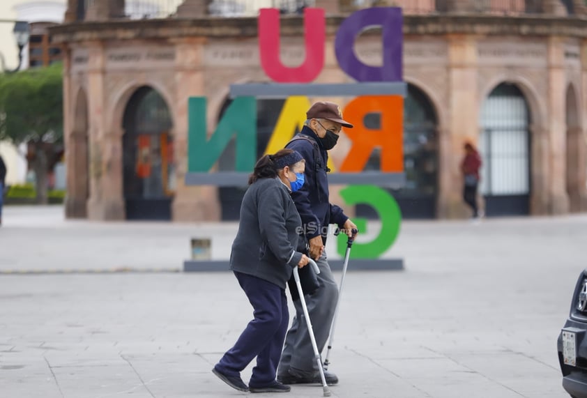 Este miércoles se reportaron bajas temperaturas en la capital duranguense, a pesar de eso, ciudadanos salieron a realizar sus actividades de manera cotidiana.