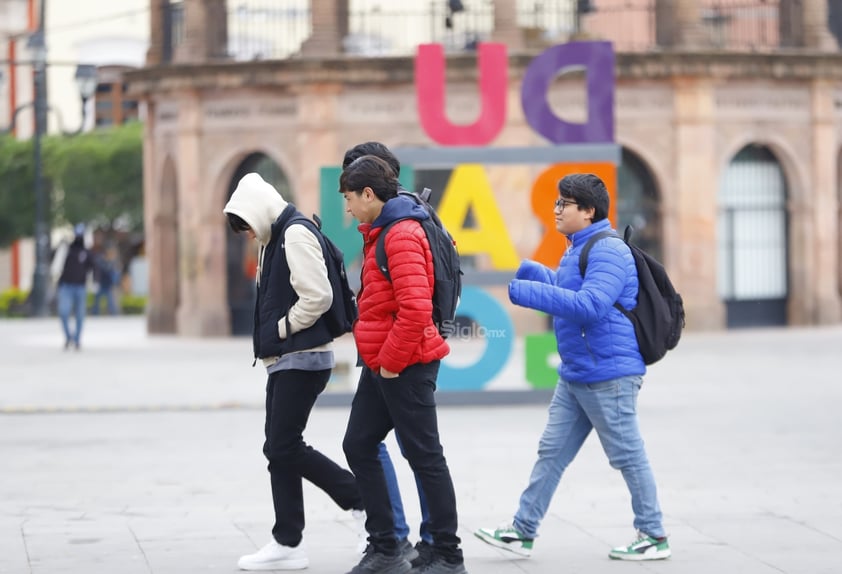 Este miércoles se reportaron bajas temperaturas en la capital duranguense, a pesar de eso, ciudadanos salieron a realizar sus actividades de manera cotidiana.