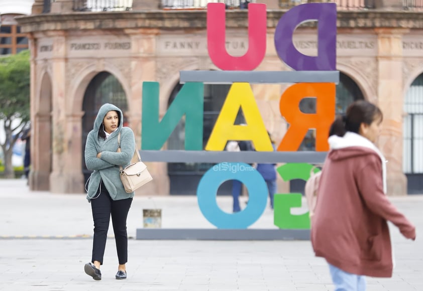 Este miércoles se reportaron bajas temperaturas en la capital duranguense, a pesar de eso, ciudadanos salieron a realizar sus actividades de manera cotidiana.