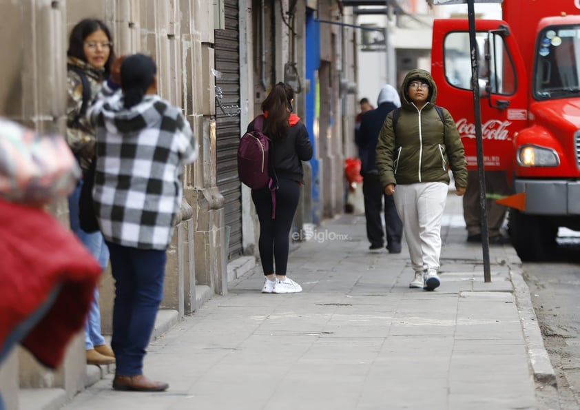 Este miércoles se reportaron bajas temperaturas en la capital duranguense, a pesar de eso, ciudadanos salieron a realizar sus actividades de manera cotidiana.