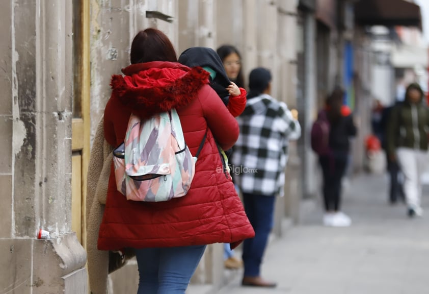 Este miércoles se reportaron bajas temperaturas en la capital duranguense, a pesar de eso, ciudadanos salieron a realizar sus actividades de manera cotidiana.