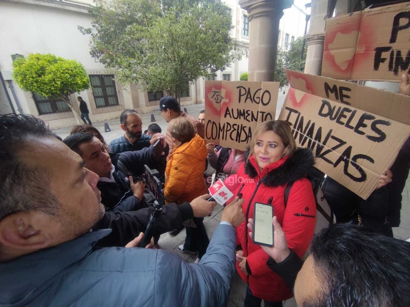 Esta mañana trabajadores de Gobierno del Estado tomaron las oficinas del poder Ejecutivo, Legislativo y Judicial, esto en protesta de la falta de pagos en algunos rubros.