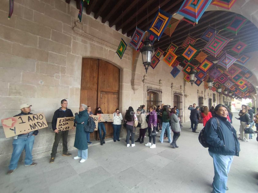 Esta mañana trabajadores de Gobierno del Estado tomaron las oficinas del poder Ejecutivo, Legislativo y Judicial, esto en protesta de la falta de pagos en algunos rubros.