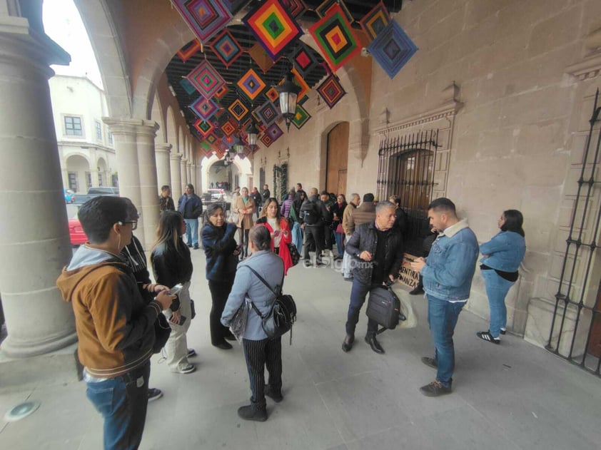 Esta mañana trabajadores de Gobierno del Estado tomaron las oficinas del poder Ejecutivo, Legislativo y Judicial, esto en protesta de la falta de pagos en algunos rubros.