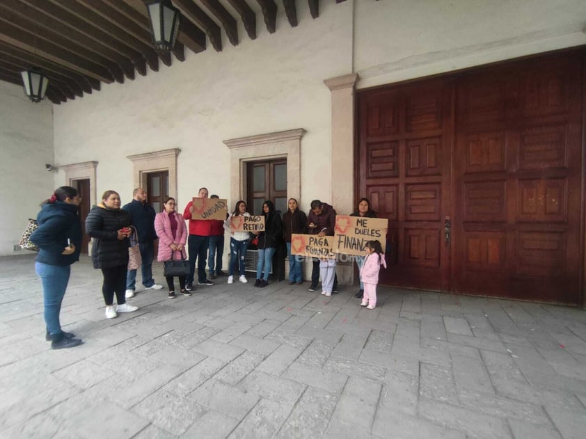 Esta mañana trabajadores de Gobierno del Estado tomaron las oficinas del poder Ejecutivo, Legislativo y Judicial, esto en protesta de la falta de pagos en algunos rubros.