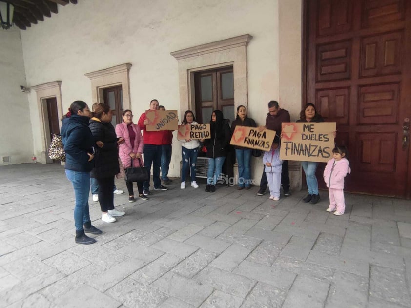 Esta mañana trabajadores de Gobierno del Estado tomaron las oficinas del poder Ejecutivo, Legislativo y Judicial, esto en protesta de la falta de pagos en algunos rubros.