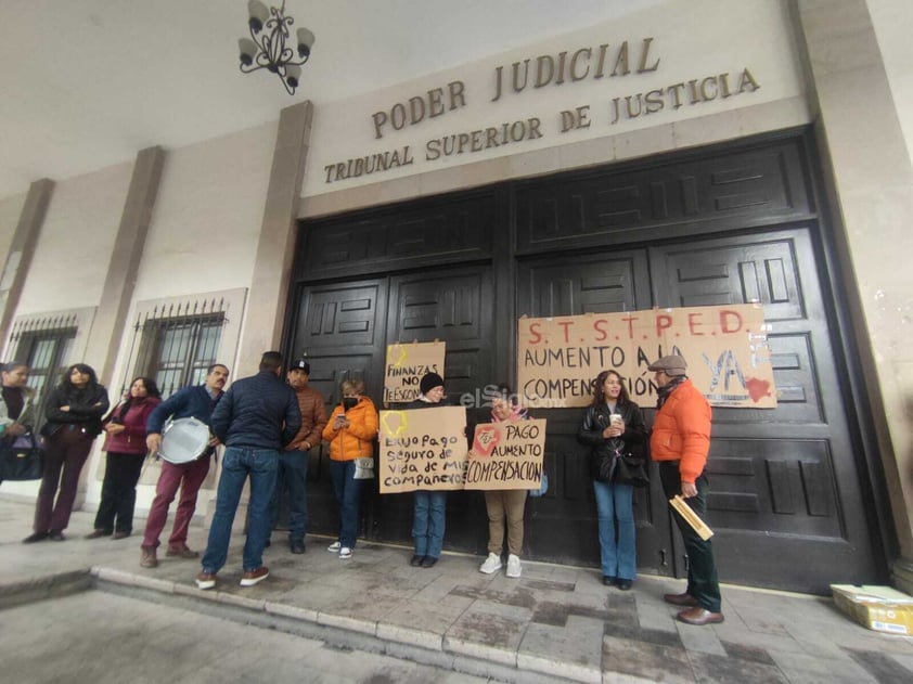 Esta mañana trabajadores de Gobierno del Estado tomaron las oficinas del poder Ejecutivo, Legislativo y Judicial, esto en protesta de la falta de pagos en algunos rubros.