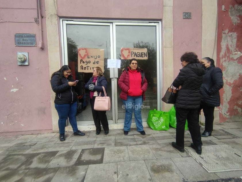 Esta mañana trabajadores de Gobierno del Estado tomaron las oficinas del poder Ejecutivo, Legislativo y Judicial, esto en protesta de la falta de pagos en algunos rubros.