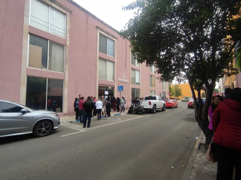 Esta mañana trabajadores de Gobierno del Estado tomaron las oficinas del poder Ejecutivo, Legislativo y Judicial, esto en protesta de la falta de pagos en algunos rubros.