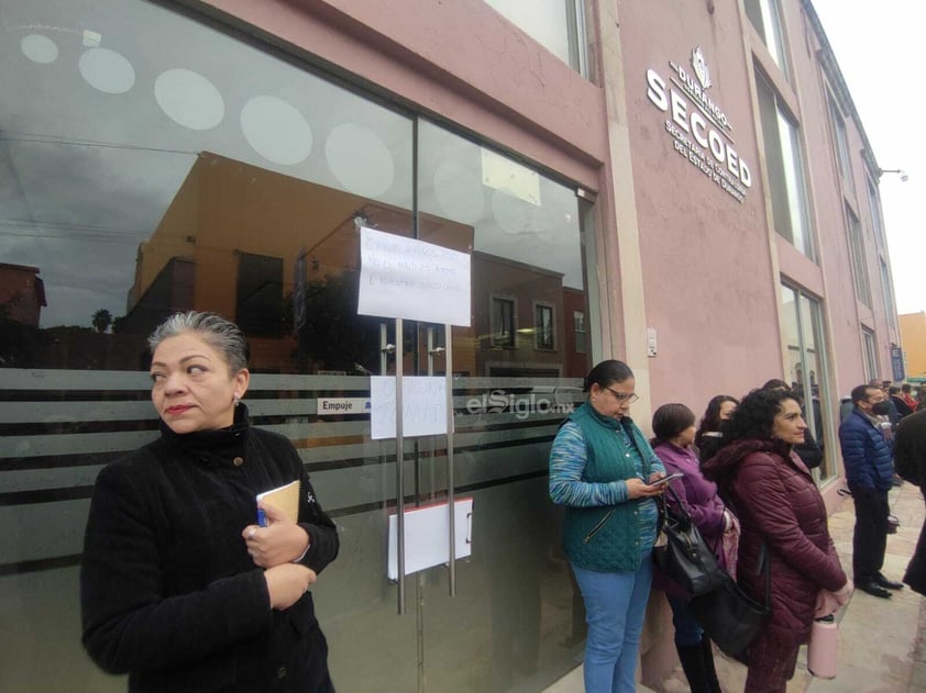 Esta mañana trabajadores de Gobierno del Estado tomaron las oficinas del poder Ejecutivo, Legislativo y Judicial, esto en protesta de la falta de pagos en algunos rubros.