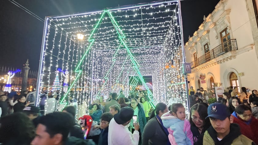 La ciudad de Durango luce su alumbrado navideño en el Centro Histórico