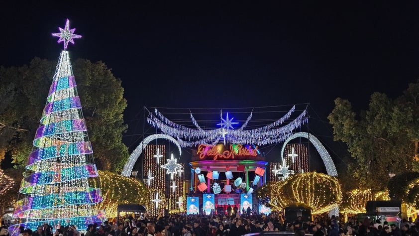 La ciudad de Durango luce su alumbrado navideño en el Centro Histórico