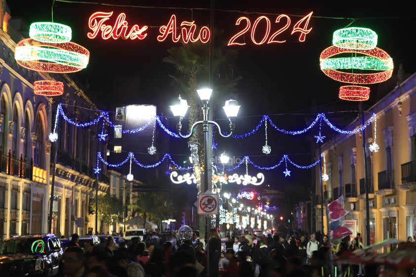 La ciudad de Durango luce su alumbrado navideño en el Centro Histórico